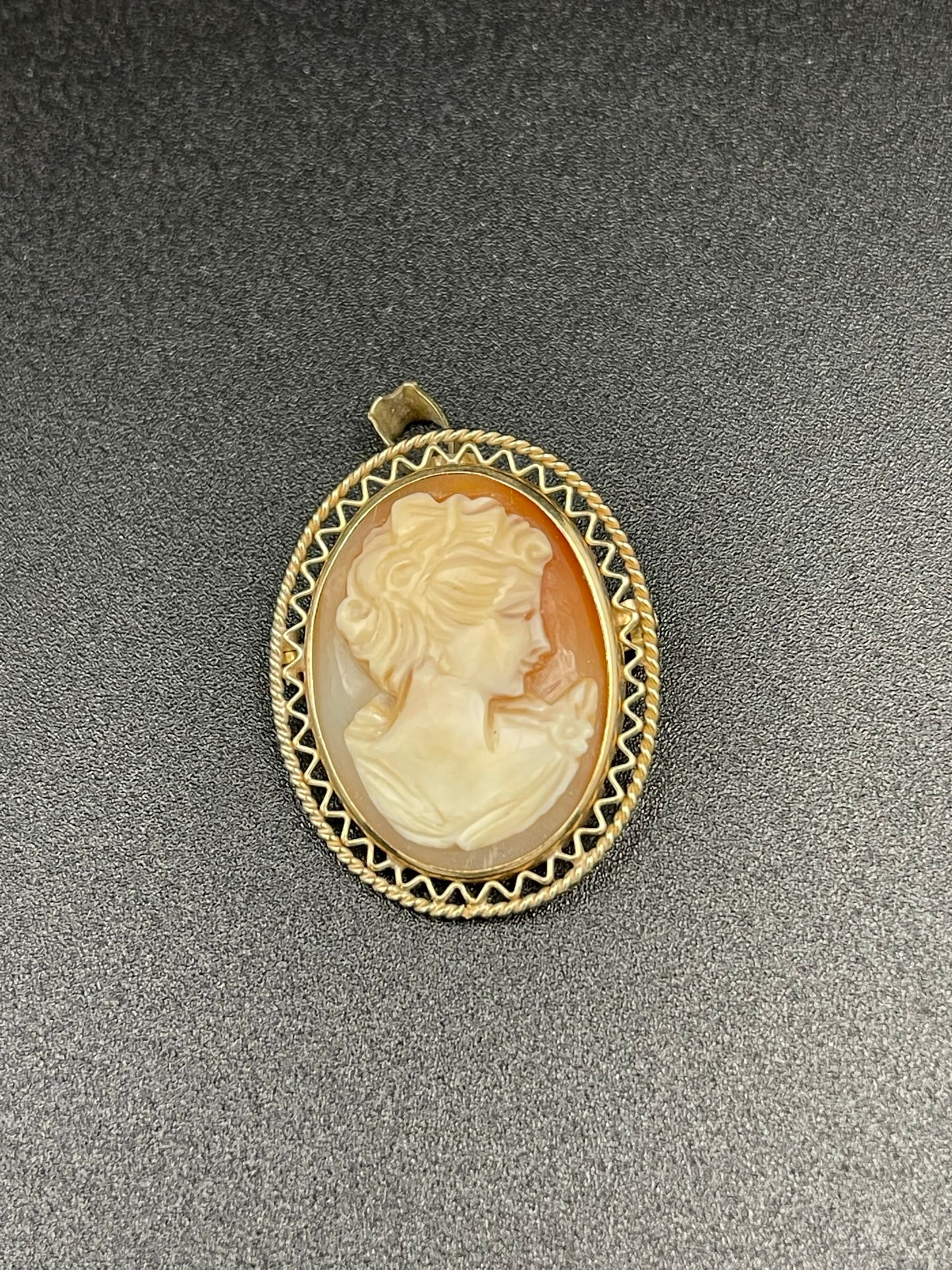 Vintage 9ct Gold Cameo